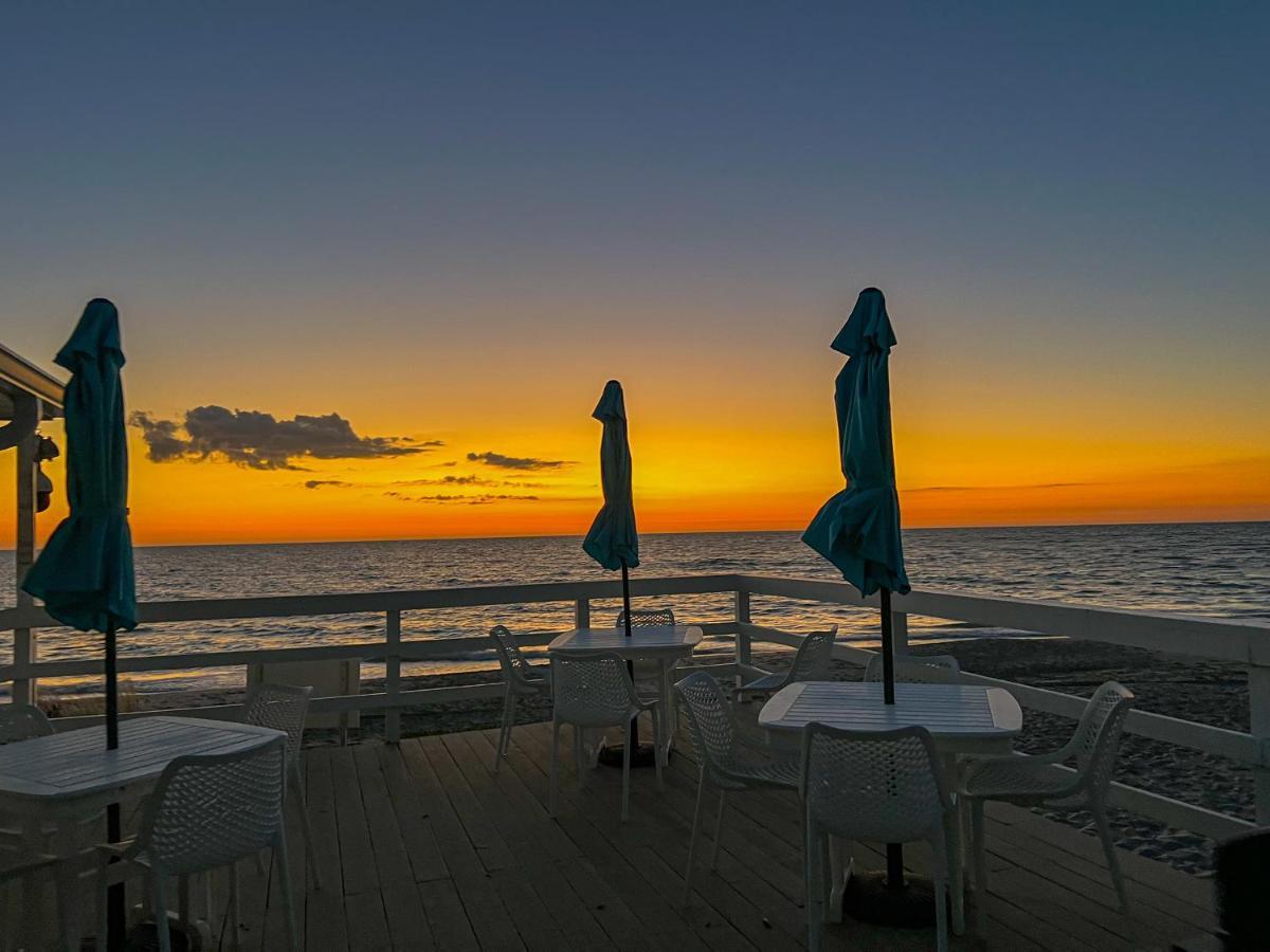 Pearl Beach Inn Englewood Exterior foto